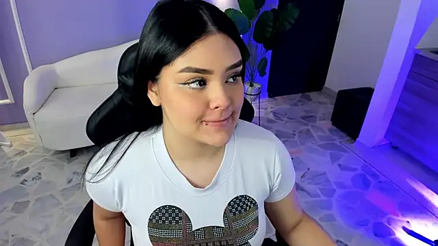 Snapshot of martinasaez chatting on 09/22/25, 07:42 martinasaez online show from 09/22/25, 07:42