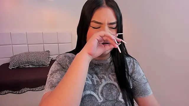 Snapshot of martinasaez chatting on 11/26/25, 01:11 martinasaez online show from 11/26/25, 01:11