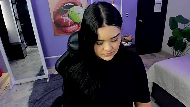 Snapshot of martinasaez chatting on 11/24/25, 08:31 martinasaez online show from 11/24/25, 08:31