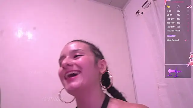 Snapshot of Sisirojas chatting on 07/14/26, 01:49 Sisirojas online show from 07/14/26, 01:49