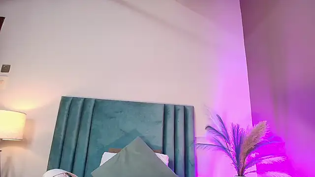 NoraDasilva online show from 10/25/25, 12:54