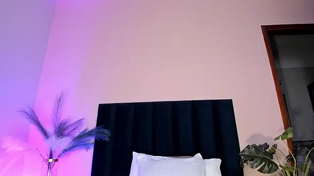 NoraDasilva online show from 04/08/26, 12:56