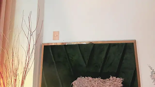 NoraDasilva online show from 11/11/25, 01:00