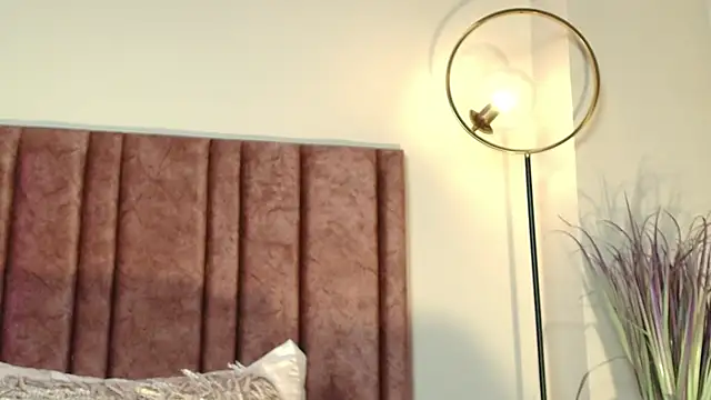 NoraDasilva online show from 11/15/25, 04:55