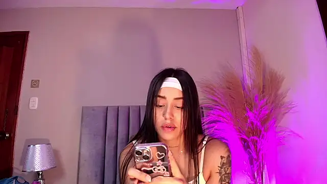 NoraDasilva online show from 11/11/25, 11:20