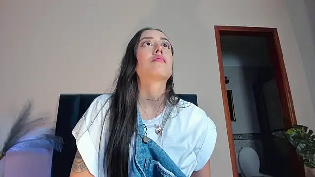 NoraDasilva online show from 10/31/25, 12:29