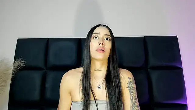 NoraDasilva online show from 11/06/25, 12:14