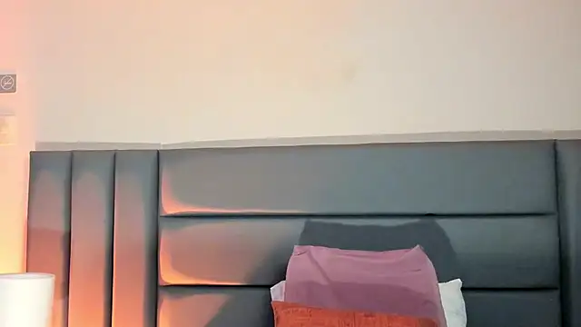 NoraDasilva online show from 11/18/25, 08:23