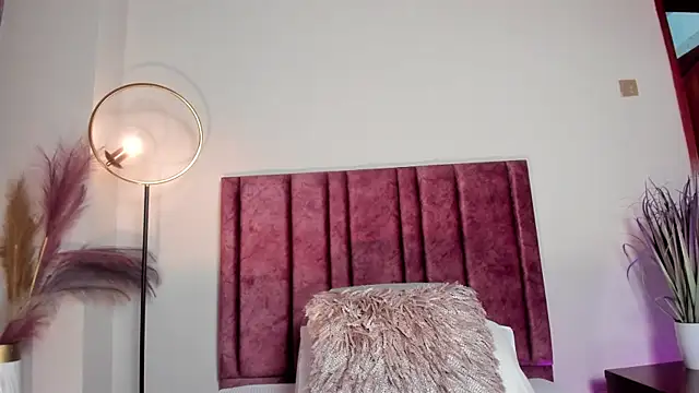 NoraDasilva online show from 02/25/26, 07:03