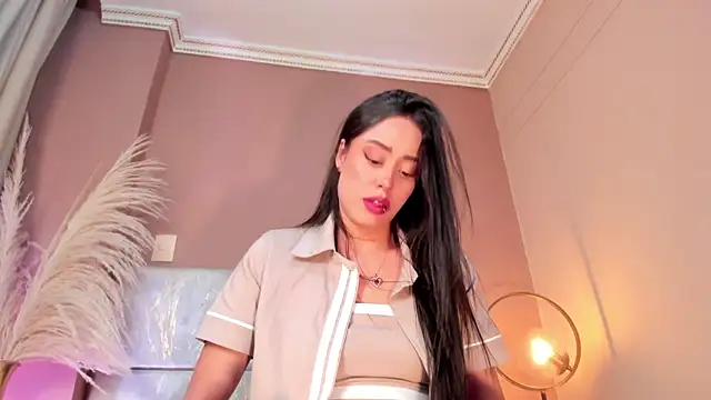 NoraDasilva online show from 11/08/25, 12:36