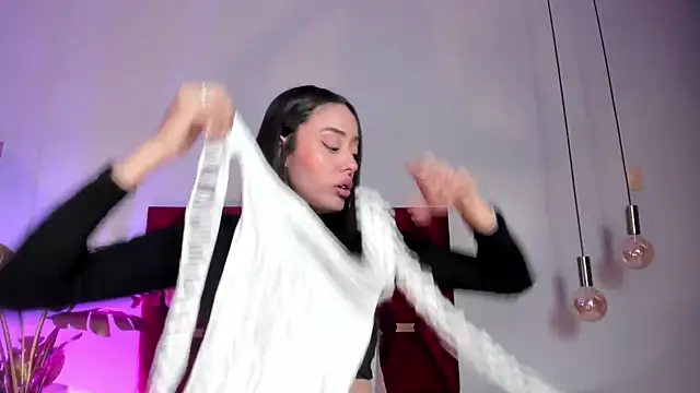 NoraDasilva online show from 12/17/25, 12:37