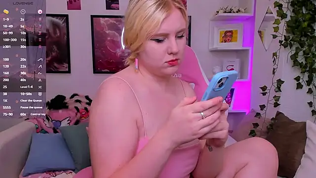 art lovee online show from 09/29/25, 01:23