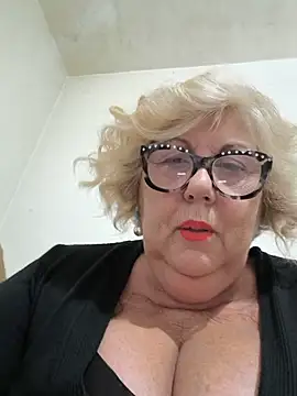 Snapshot of Merilulla chatting on 05/16/26, 12:42 Merilulla online show from 05/16/26, 12:42