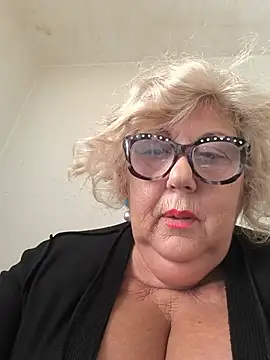 Snapshot of Merilulla chatting on 05/17/26, 03:01 Merilulla online show from 05/17/26, 03:01