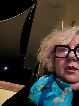Snapshot of Merilulla chatting on 04/24/26, 11:51 Merilulla online show from 04/24/26, 11:51