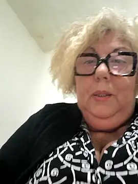Snapshot of Merilulla chatting on 04/30/26, 10:14 Merilulla online show from 04/30/26, 10:14