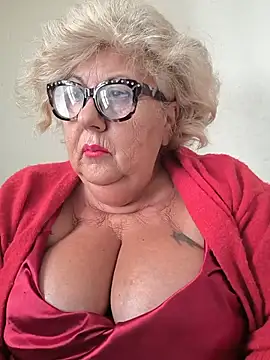 Snapshot of Merilulla chatting on 05/19/26, 01:51 Merilulla online show from 05/19/26, 01:51
