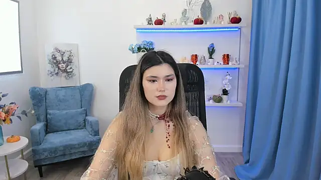 AnneTLi online show from 10/26/25, 03:29