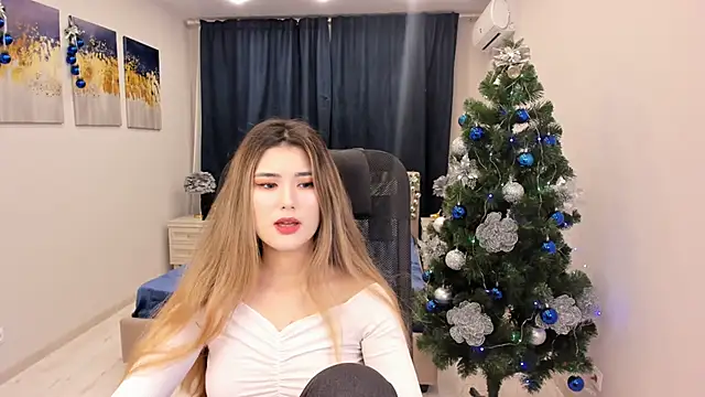 Snapshot of AnneTLi chatting on 12/30/24, 03:36 AnneTLi online show from 12/30/24, 03:36