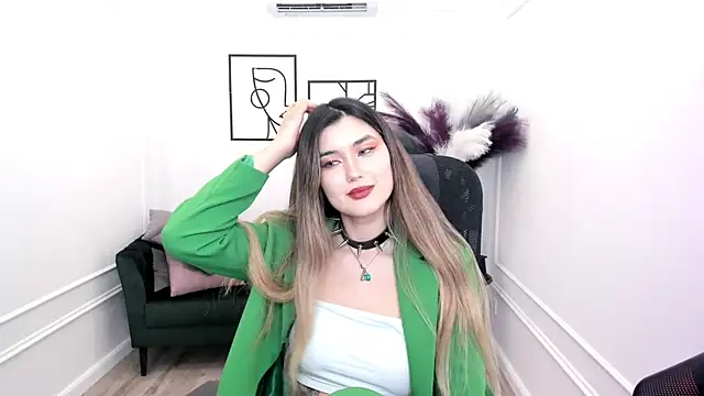 AnneTLi online show from 11/10/25, 07:41