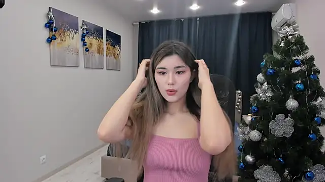 Snapshot of AnneTLi chatting on 12/17/24, 03:39 AnneTLi online show from 12/17/24, 03:39