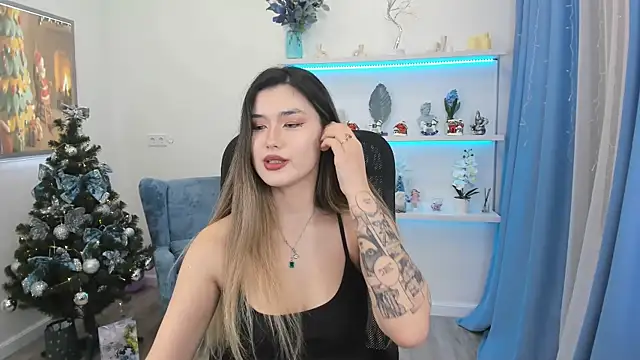 AnneTLi online show from 12/13/25, 08:04