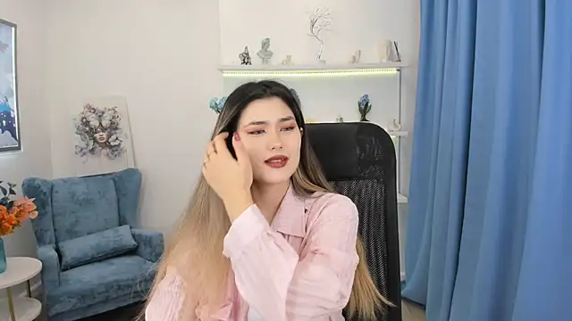 AnneTLi online show from 11/13/25, 03:21