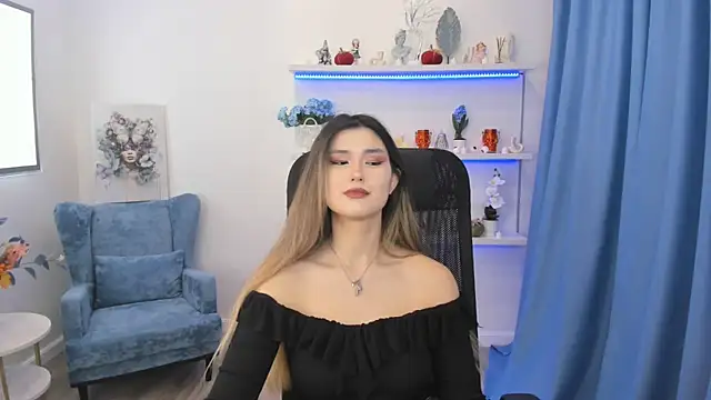 AnneTLi online show from 10/29/25, 03:27