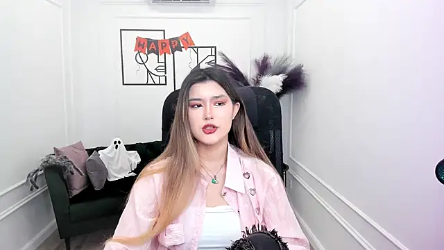 AnneTLi online show from 10/24/25, 03:27