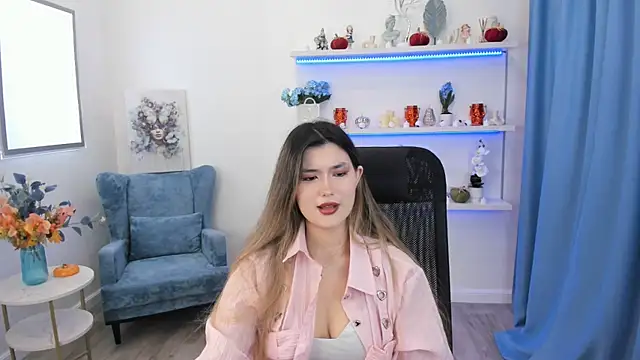 AnneTLi online show from 10/27/25, 03:18