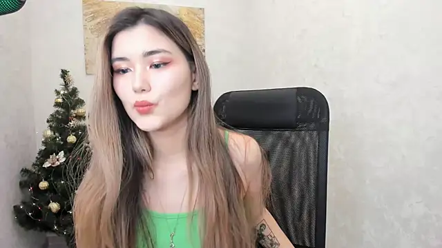 Snapshot of AnneTLi chatting on 12/21/24, 04:09 AnneTLi online show from 12/21/24, 04:09