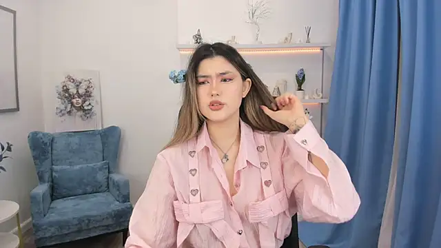 Snapshot of AnneTLi chatting on 10/15/25, 03:16 AnneTLi online show from 10/15/25, 03:16