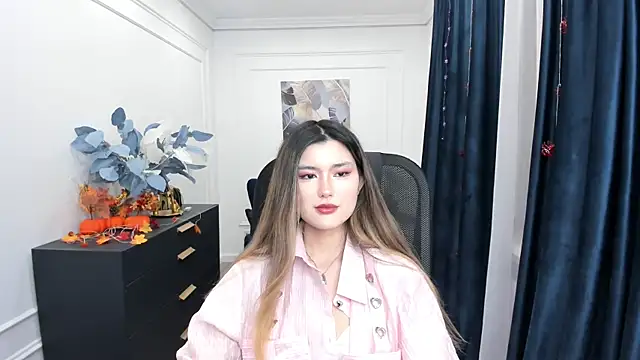 AnneTLi online show from 10/28/25, 03:40