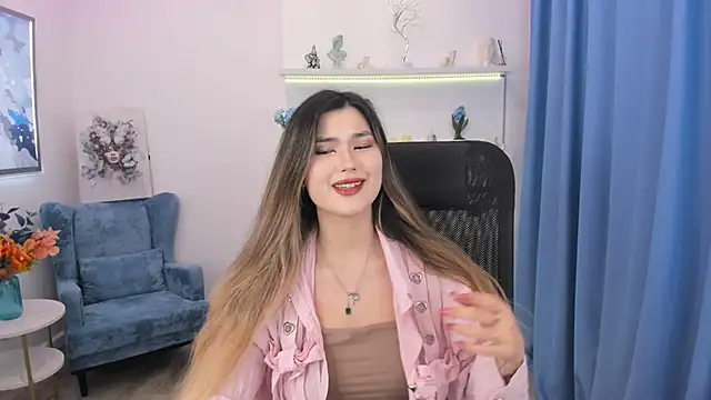 AnneTLi online show from 11/24/25, 07:36