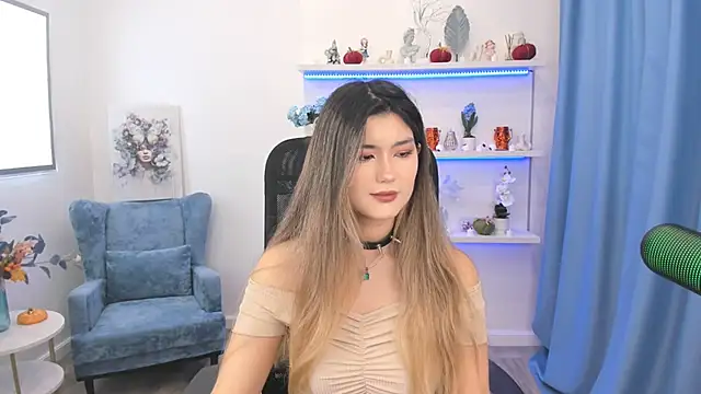 AnneTLi online show from 10/23/25, 03:27