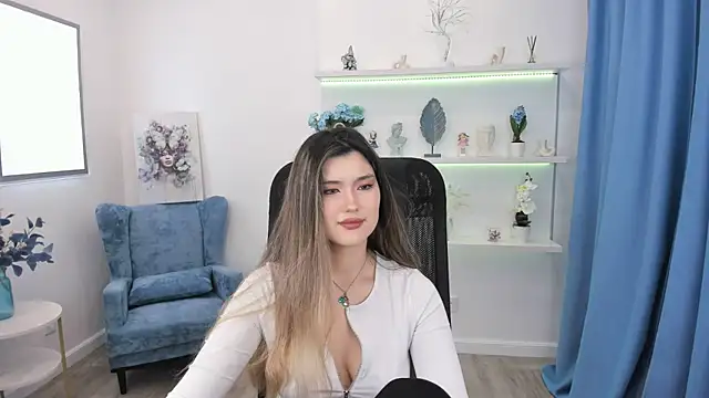 Snapshot of AnneTLi chatting on 10/08/25, 03:30 AnneTLi online show from 10/08/25, 03:30