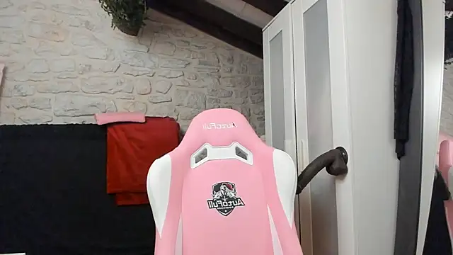 Mayala   online show from 04/17/26, 07:28