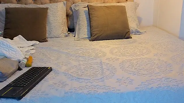 KeryHillson online show from 11/22/25, 12:48