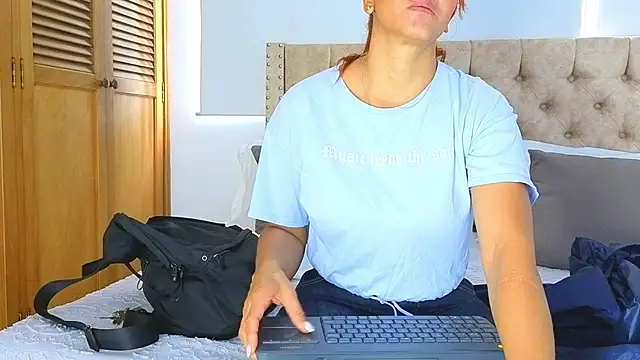 KeryHillson online show from 10/29/25, 01:32