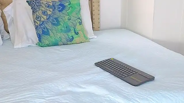 KeryHillson online show from 10/27/25, 01:45