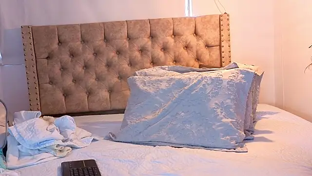 KeryHillson online show from 12/19/25, 01:57