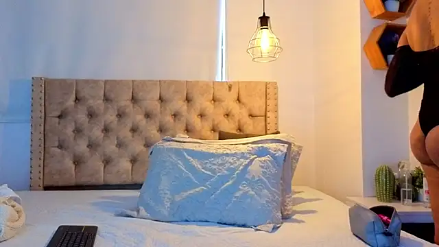 KeryHillson online show from 03/29/26, 01:46