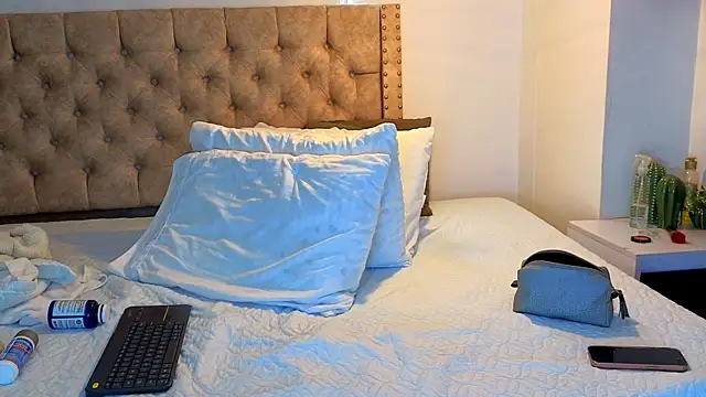 KeryHillson online show from 01/11/26, 01:51