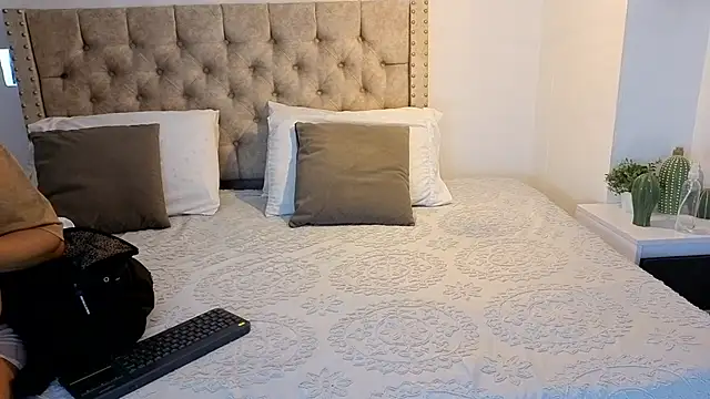 KeryHillson online show from 01/17/26, 01:26