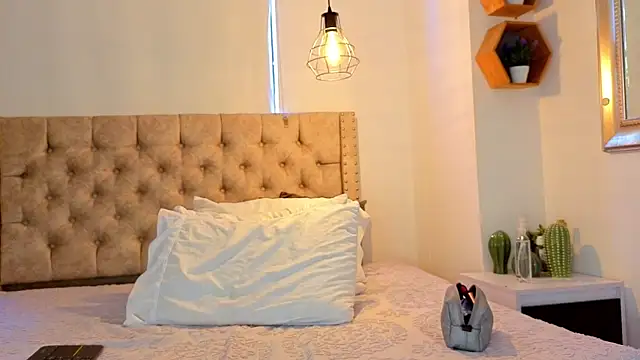 KeryHillson online show from 04/09/26, 02:12