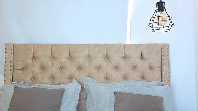 KeryHillson online show from 11/17/25, 02:10