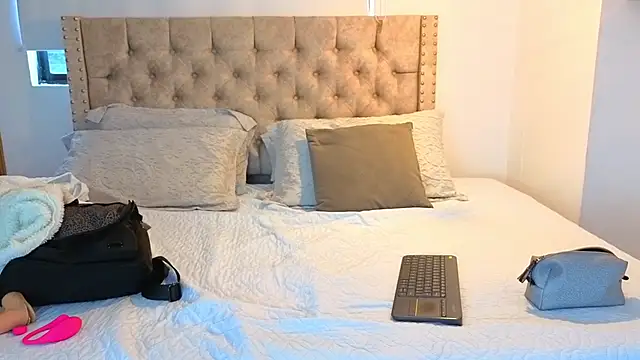 KeryHillson online show from 12/02/25, 11:56