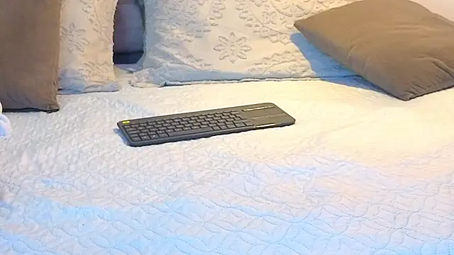 KeryHillson online show from 11/10/25, 11:59