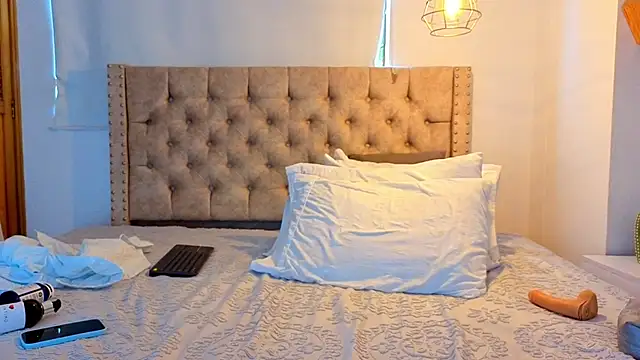 KeryHillson online show from 03/30/26, 01:01