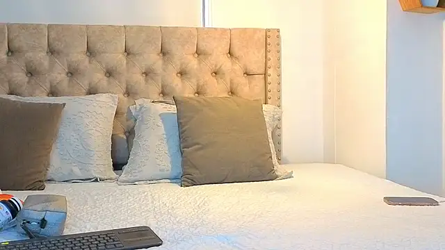 KeryHillson online show from 11/12/25, 11:58